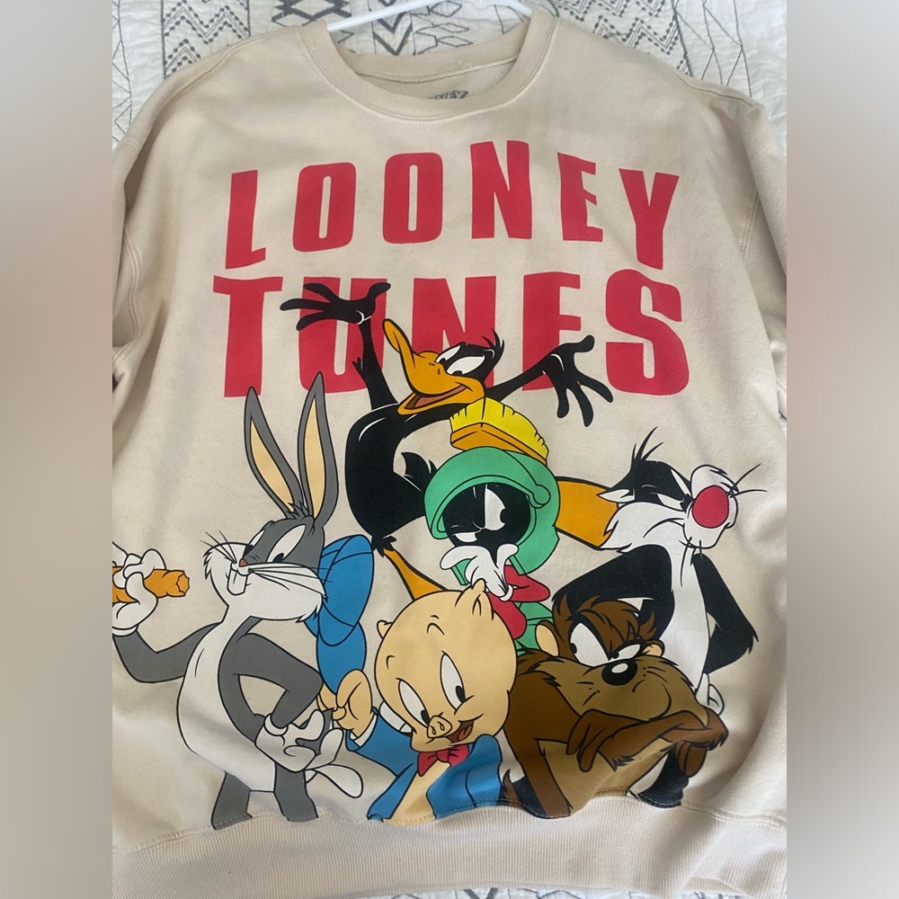 LOONEY TUNES SWEATSHIRT SIZE L
